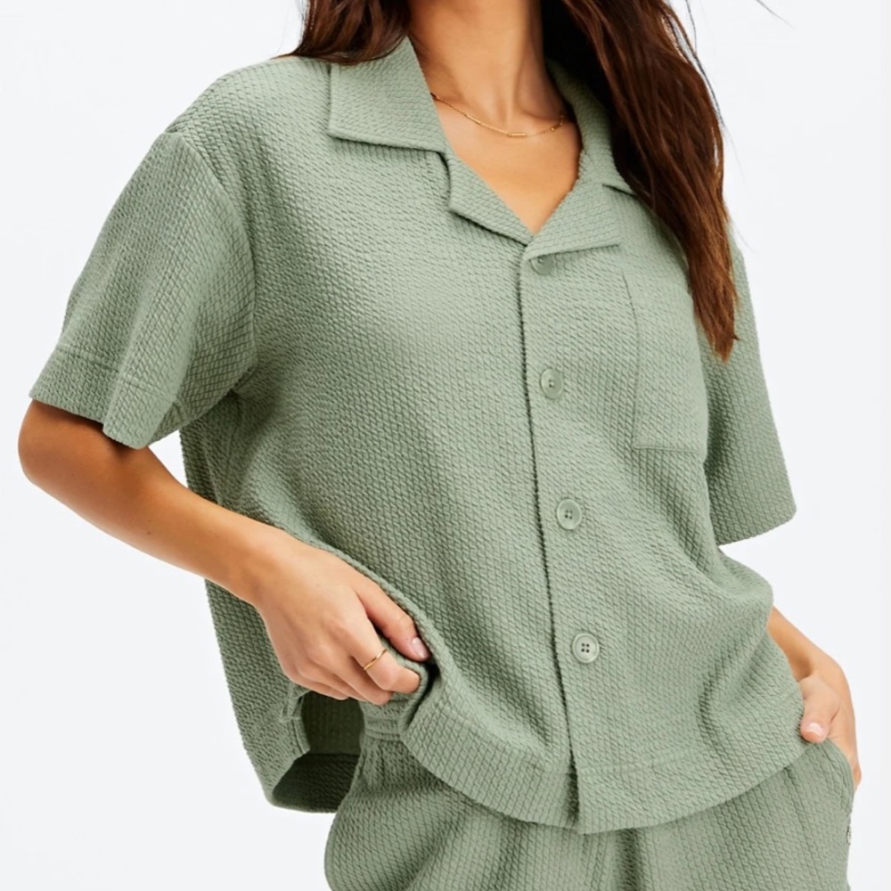 NWT Fabletics crinkle knit boxy button down in desert in desert cactus size M